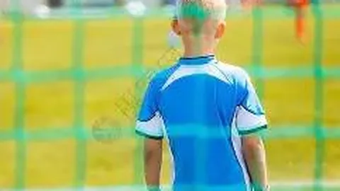 王思聪深夜酒吧狂欢，美女伴侧争艳斗艳