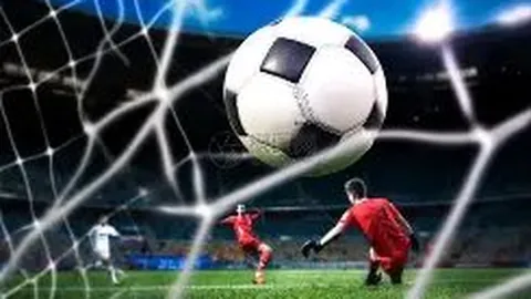 张纪中称呼年轻37岁爱妻为“小可爱”，澄清妻子并非因金钱而爱他